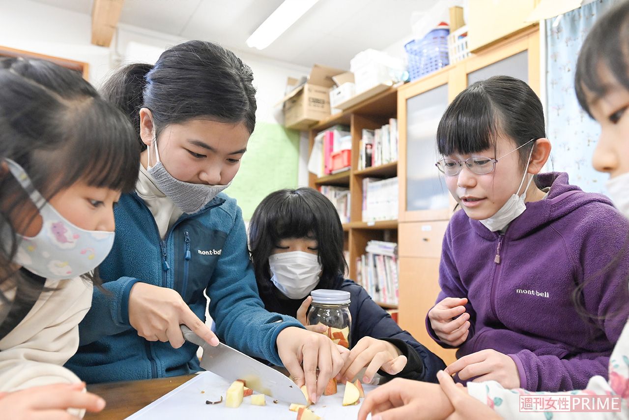 果物や野菜で酵母作りに挑戦（撮影／渡邉智裕）