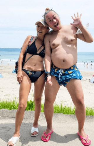 お友達のかえでちゃんと下田で海水浴。かえでちゃんはドラァグクイーンでした。かれこれ15年くらいの付き合いで、仲良くさせてもらっています