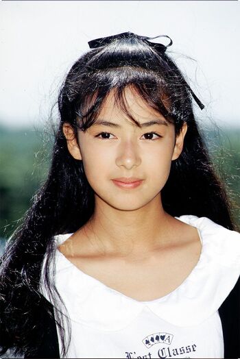 
『国民的美少女』のキャッチフレーズでデビューした当時のゴクミ。小学生のモデル時代、りえとは仲がよく、ライバル関係だった
