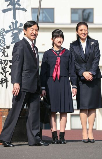 平成26年3月愛子さまの学習院初等科卒業式。愛子さまのご通学に、雅子さまが付き添われたことも