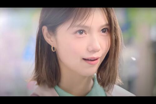 マックのCMに出演した宮崎あおい。この透明感はいったいどこから…（『マクドナルド公式（McDonald’s）』YouTubeチャンネルより）