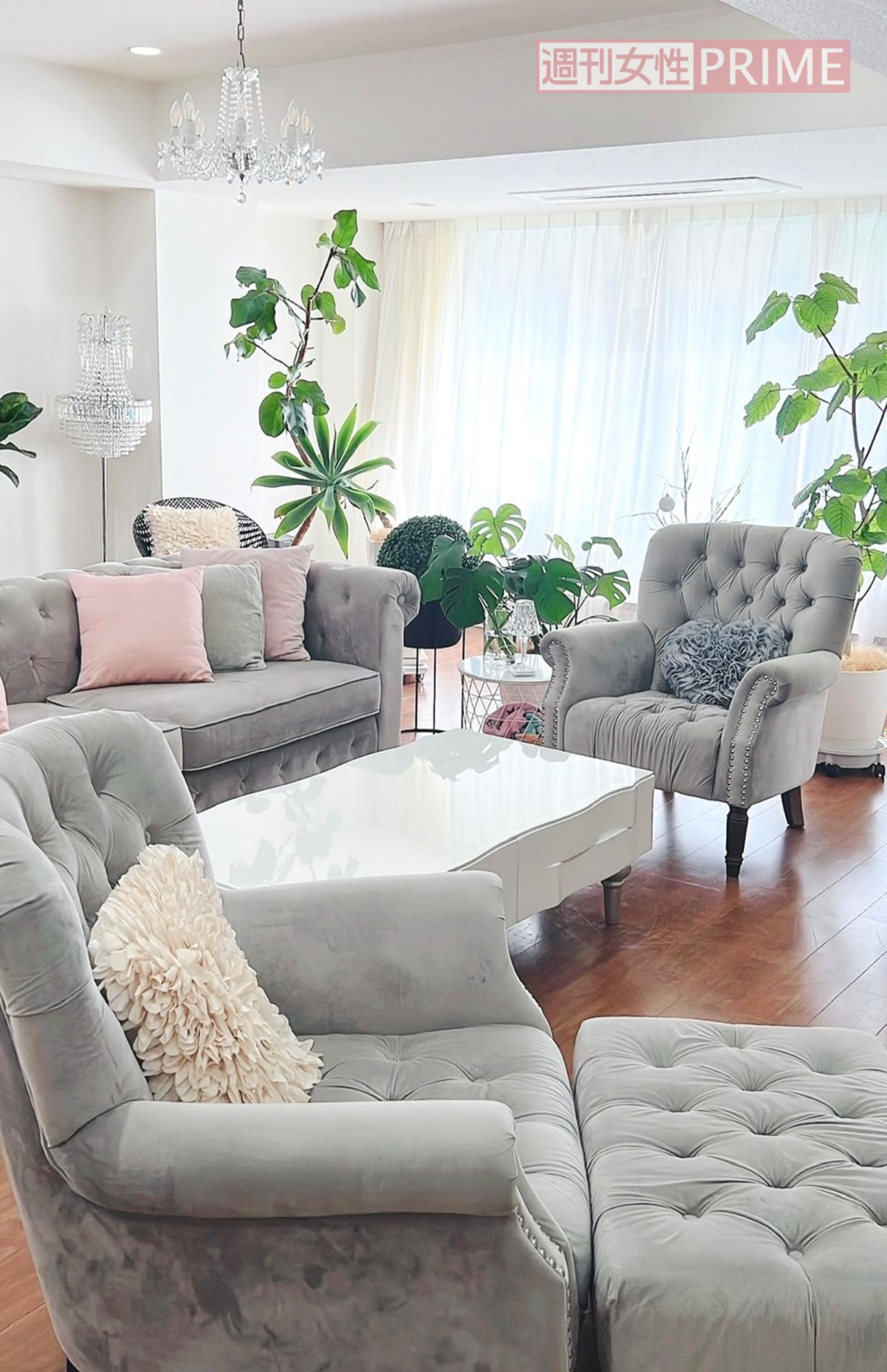 リビングは生活感をなるべく抑えてモデルルームのような空間を演出