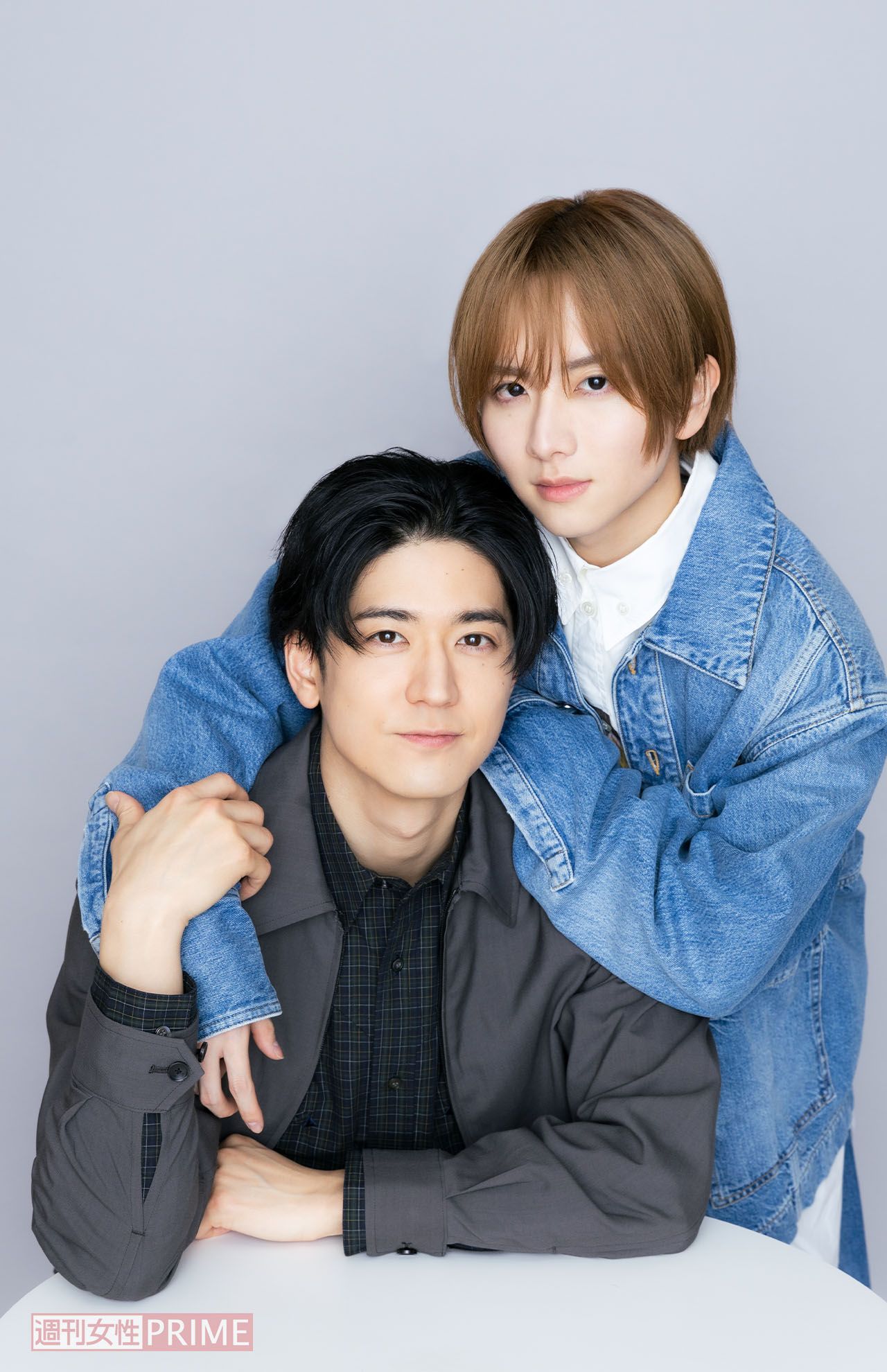 写真左から中島裕翔、板垣李光人　撮影／矢島泰輔　ヘアメイク／KATO（TRON）（板垣）、NOBUKIYO（中島）　スタイリスト／五十嵐堂寿（板垣）、小松嘉章（nomadica）（中島）　衣装協力／PlanC／ブルーベル・ジャパン（ファッション事業本部）（板垣）