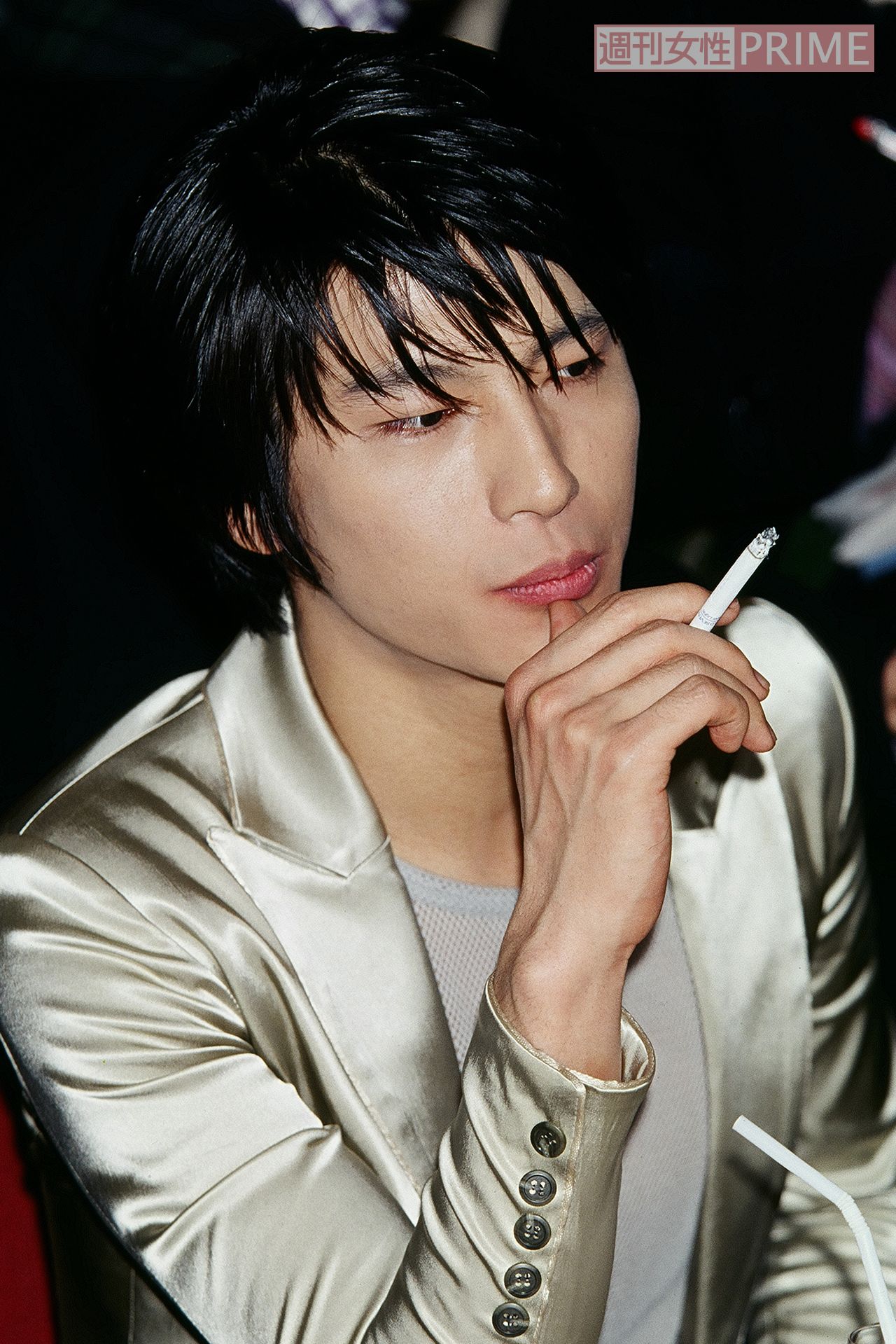 『WITH LOVE』の記者会見でたばこを燻らせる及川光博（’98年）