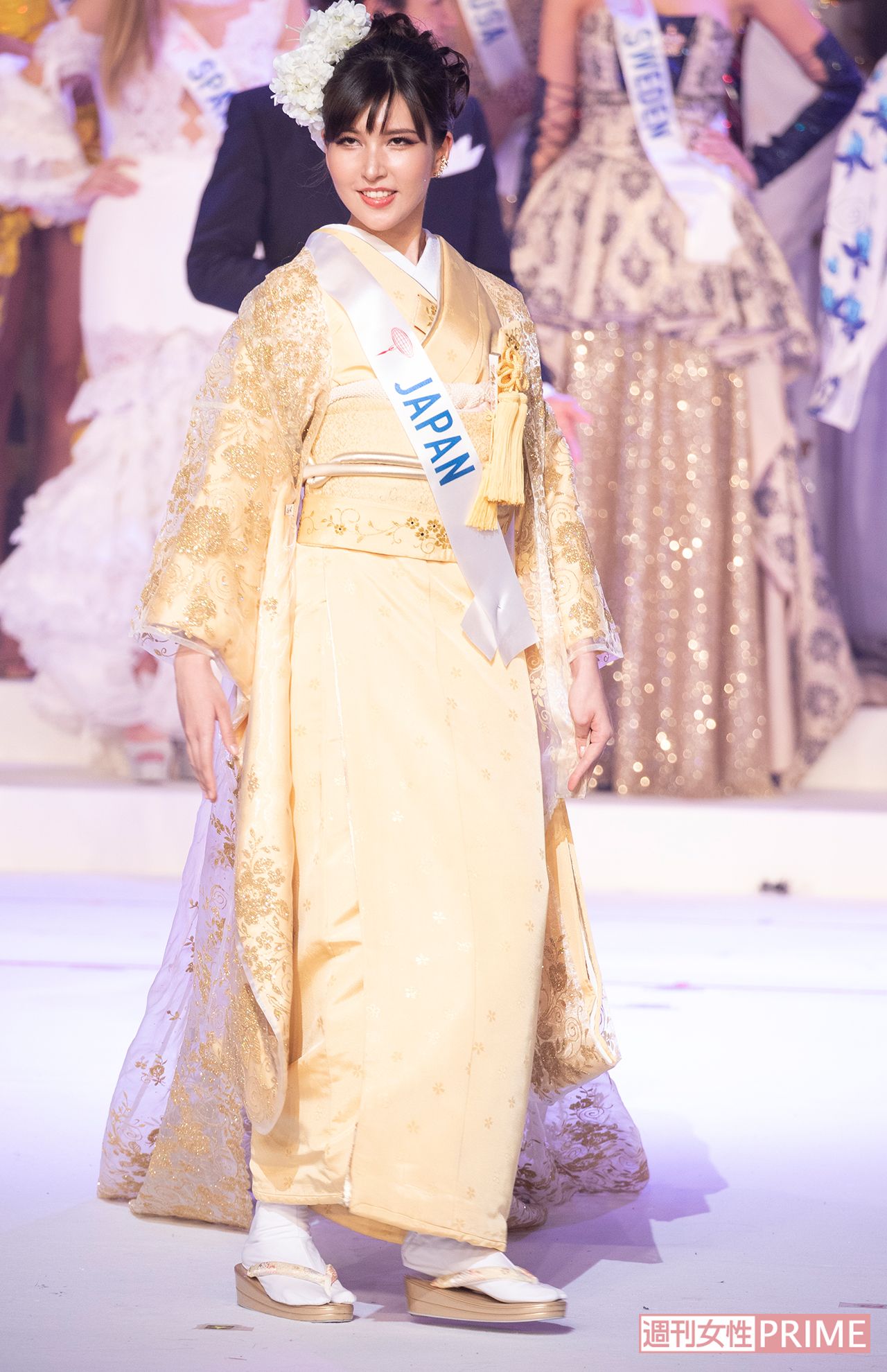 神田うのデザインの和装で登場した岡田朋峰。和装の理由は「父が花嫁姿を見たいと言っていたので」