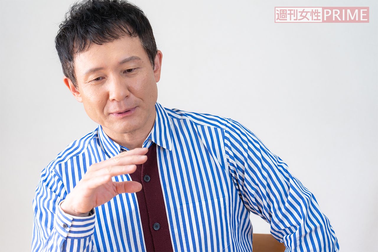 インタビューに答える木下ほうか　撮影／佐藤靖彦