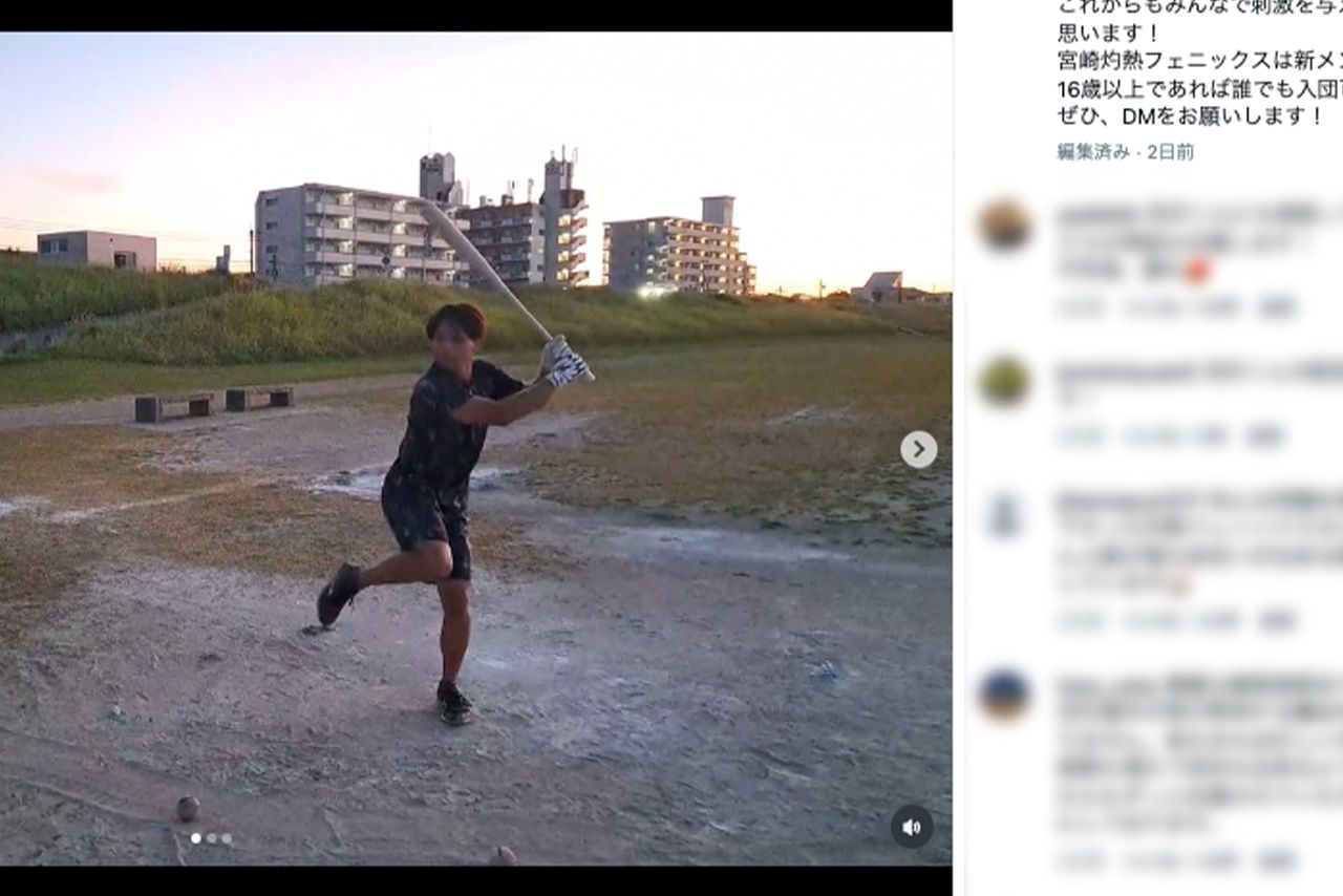 ティーバッティングで鋭いスイングを披露した羽月隆太郎（『宮崎灼熱フェニックス』インスタグラムより）