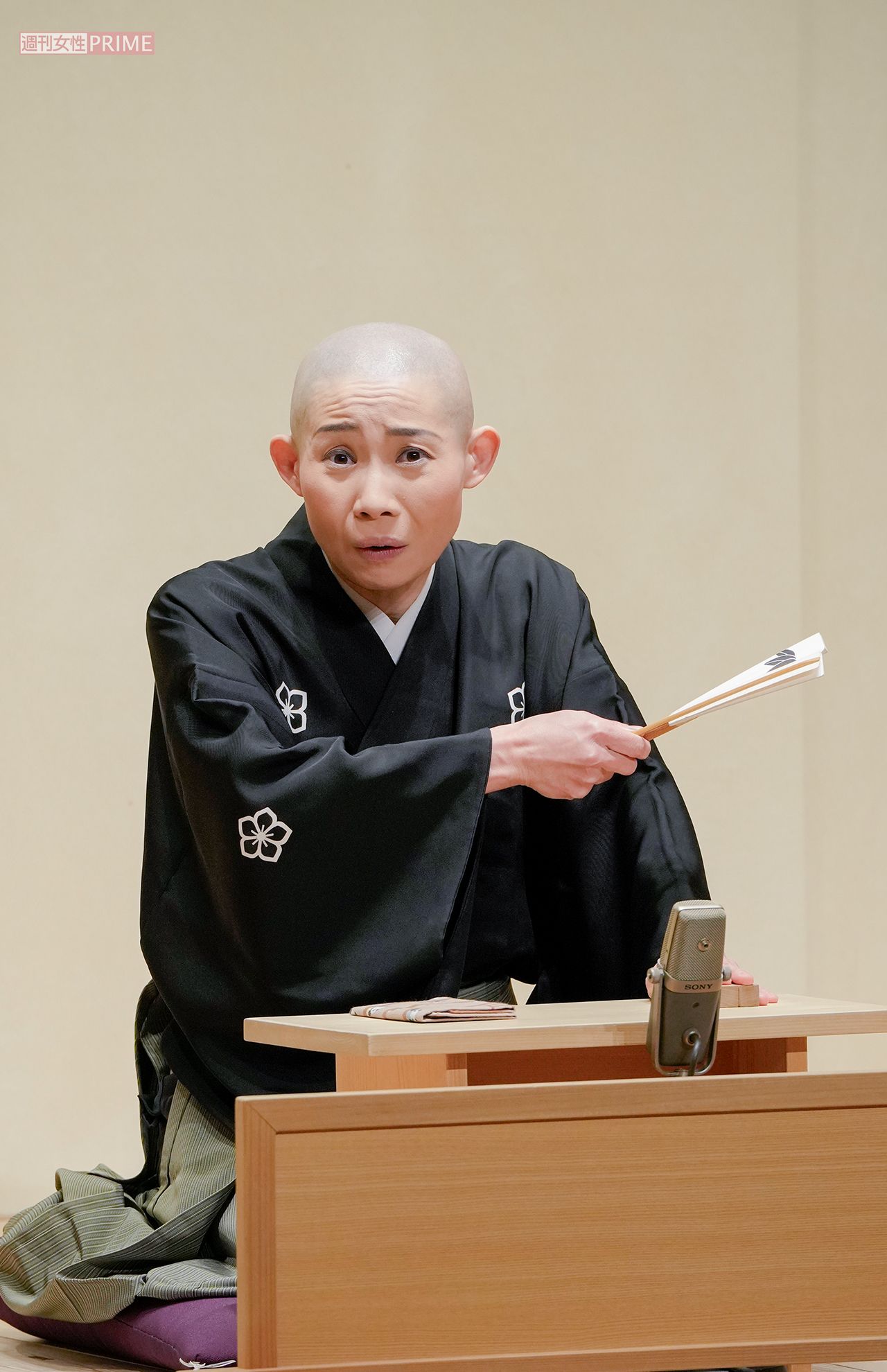 「神戸新開地・喜楽館」で『お血脈』を披露。表情豊かな語りで笑いを誘った