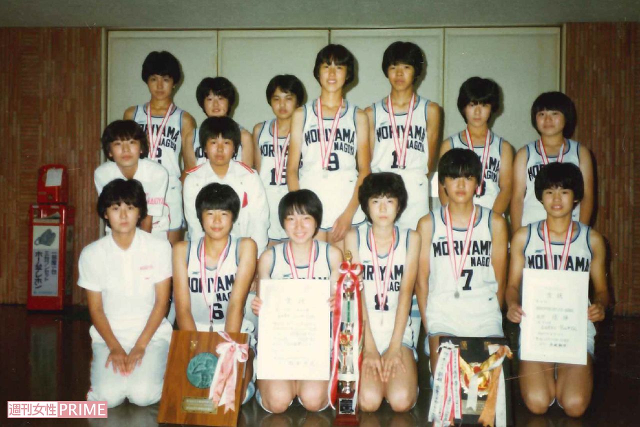 中学3年のとき、バスケットボールの全国大会で優勝した。部活後は疲れて寝てしまうため早起きして勉強し、通知表はオール5だったという