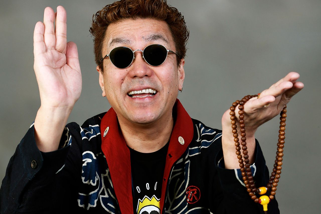 嘉門達夫　'59年3月25日生まれ。『替え唄メドレー』などのヒット曲で知られるコミックソングの第一人者。ツアーなどの詳しい情報は【http://www.sakurasaku-office.co.jp】まで