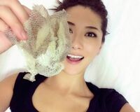 矢吹春奈、ペットの蛇のスカルくんと主演作の映画で共演