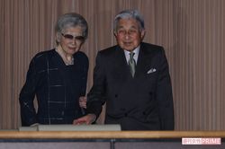 親交の深い琉球舞踊家の志田房子さん、真木さん親子の公演を鑑賞された（'19年10月7日）