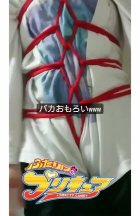 亀甲縛りをされておどける吉野容疑者（知人より提供）