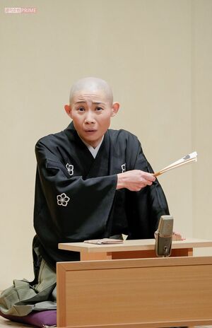 「神戸新開地・喜楽館」で『お血脈』を披露。表情豊かな語りで笑いを誘った