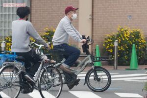 子ども乗せて自転車を漕ぐ姿も、周囲をほのぼのさせるハライチ澤部