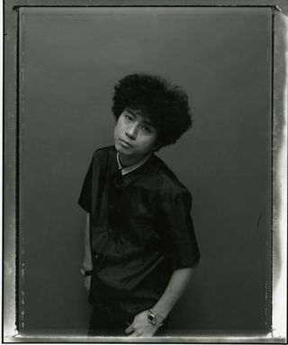 1997年アルバム『PURE RED』でのアフロヘア。ヘアスタイルに変化があるフミヤの中でも特に印象的な髪型だった　撮影／細野晋司　写真協力／エムオン・エンタテインメント