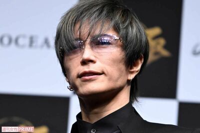 GACKT、公式秘書が公開したコンビニ立ち寄りオフショットが「完全に不審者」状態、“魔王”衝撃の姿