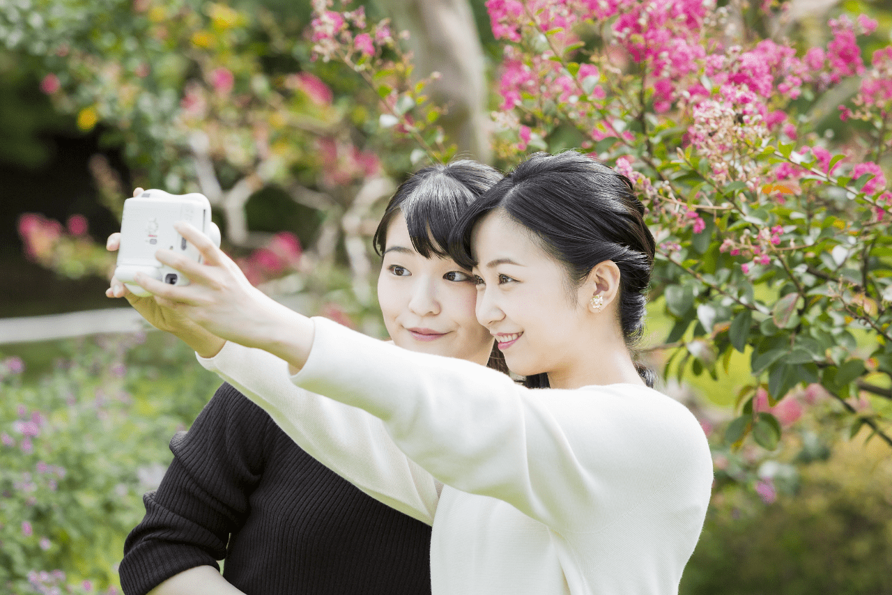 結婚の前年、29歳の誕生日を迎えた眞子さんと仲良く“自撮り”（2020年10月23日）