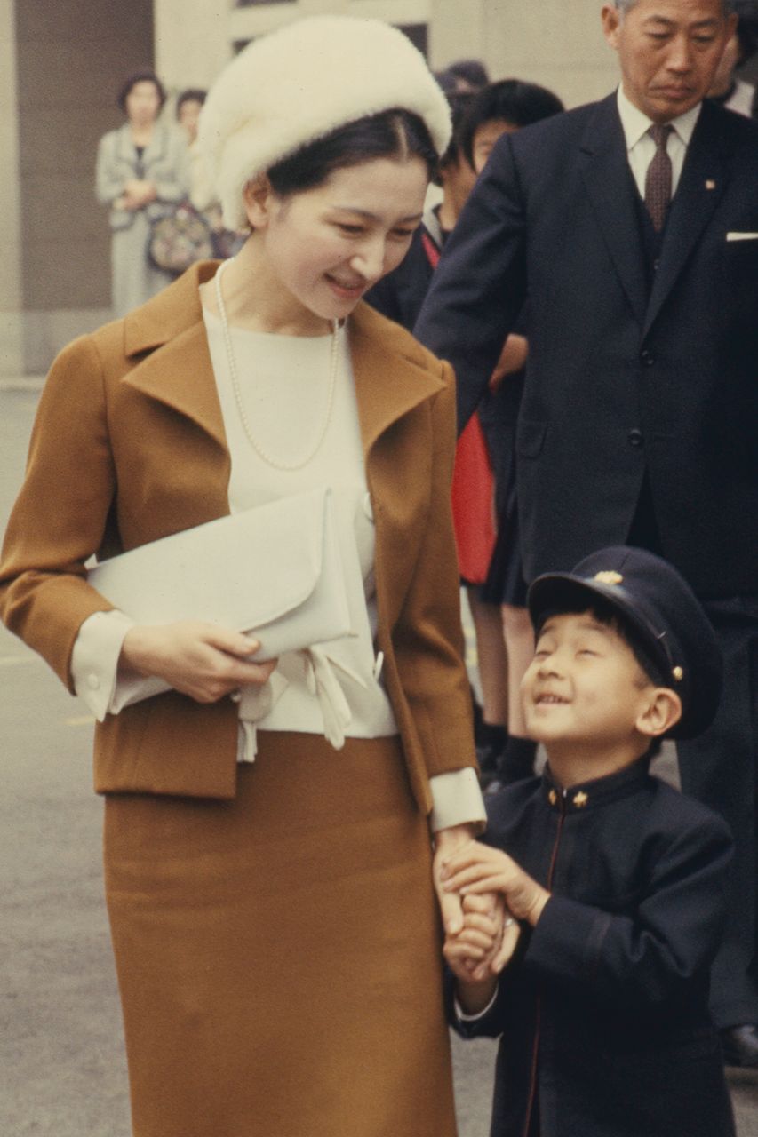 1966年4月、学習院初等科へ美智子さまと初登校