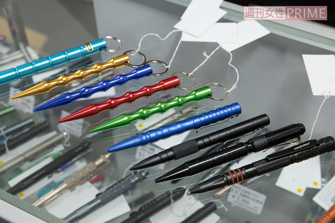 ボールペン型の防犯グッズ各種。暴漢の腕に突き刺して撃退するらしい！