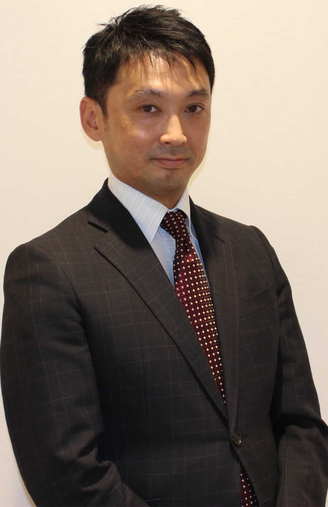 脇俊介さん　株式会社プランドゥ代表。同社は老人ホーム紹介事業および老人ホーム検索・情報サイト「マイ介護ホーム」を運営する。脇さんは社長業と兼任し、入居相談員として相談者をサポートしている。