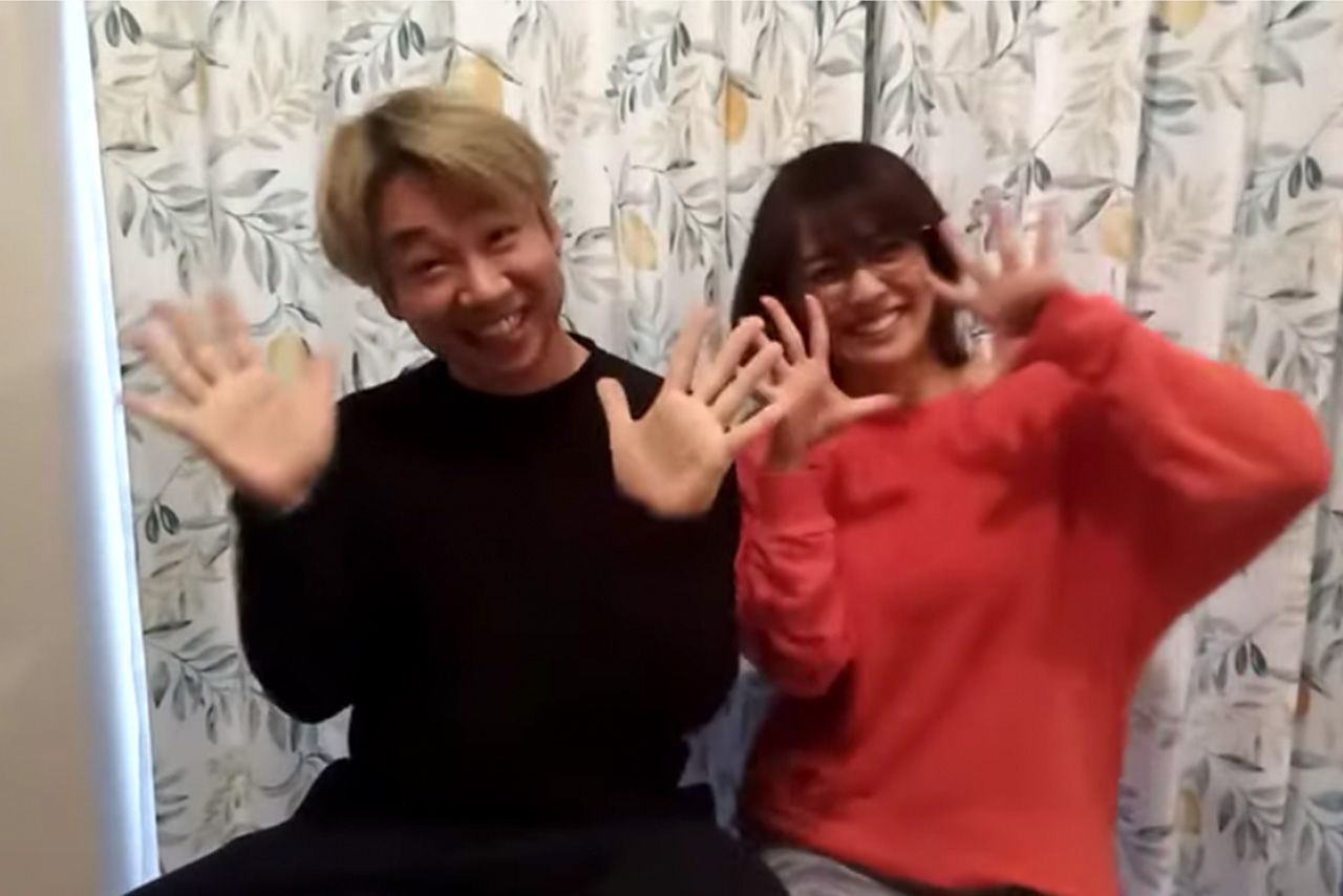 小林麻耶が夫と降板の“真相”を笑顔で語った（YouTubeチャンネルより）