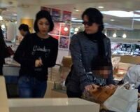 河村隆一、地方モールで地道な無料営業を続ける”金銭事情”