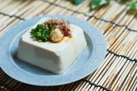 【知って楽しい雑学】豆腐の冷ややっこの「やっこ」ってどういう意味？江戸時代の大名行列の先頭の人が由来…