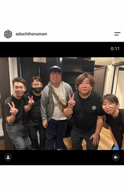 2026年6月に『アダチホルモン』のインスタに投稿されたバナナマン・日村勇紀