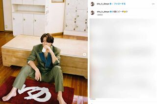 平野が赤い「湯」の文字、神宮寺が青い「湯」の文字と写っている写真は、合わせて岸のメンバーカラー・紫の「ゆ」(優太の「ゆ」)を示していたと言われている（平野のインスタグラムより）