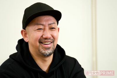 あれほど恨んだ父親のことを語るとき、涙をにじませた　撮影／伊藤和幸