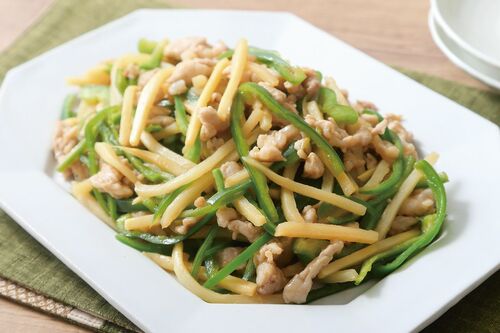 お酢でメリハリ！豚肉のチンジャオロース