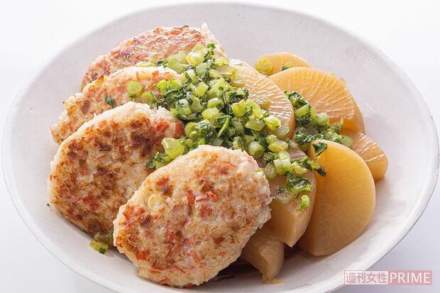 カニカマつくねと大根の簡単煮物（撮影／廣瀬靖士）