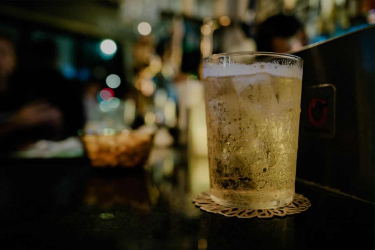 うら寂しいスナックをあえて好む人も多い　※写真はイメージです