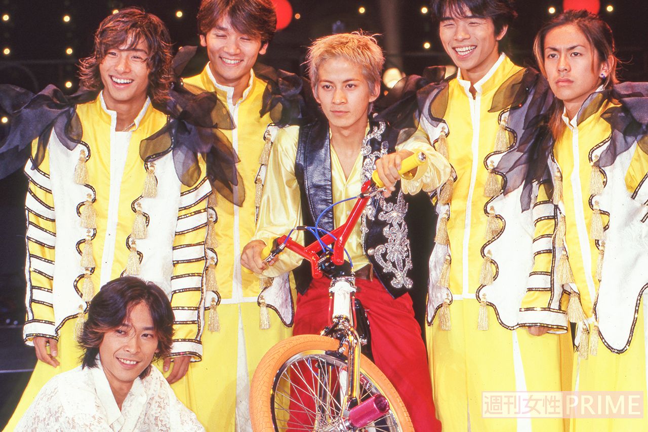 SMAPがトップアイドルへ駆け上がっていくあとを追い、平成5年にKinKi Kids、平成7年にV6を結成。男性アイドル界の中心をジャニーズのタレントが占めることに