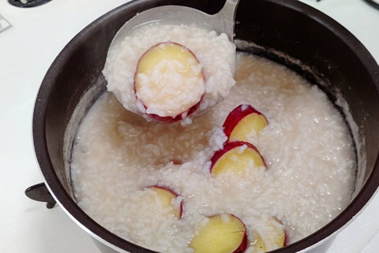 大根おろしのしぼり汁だってムダにしない。お芋とごはんを入れて一緒に煮れば、おいしいおかゆに大変身