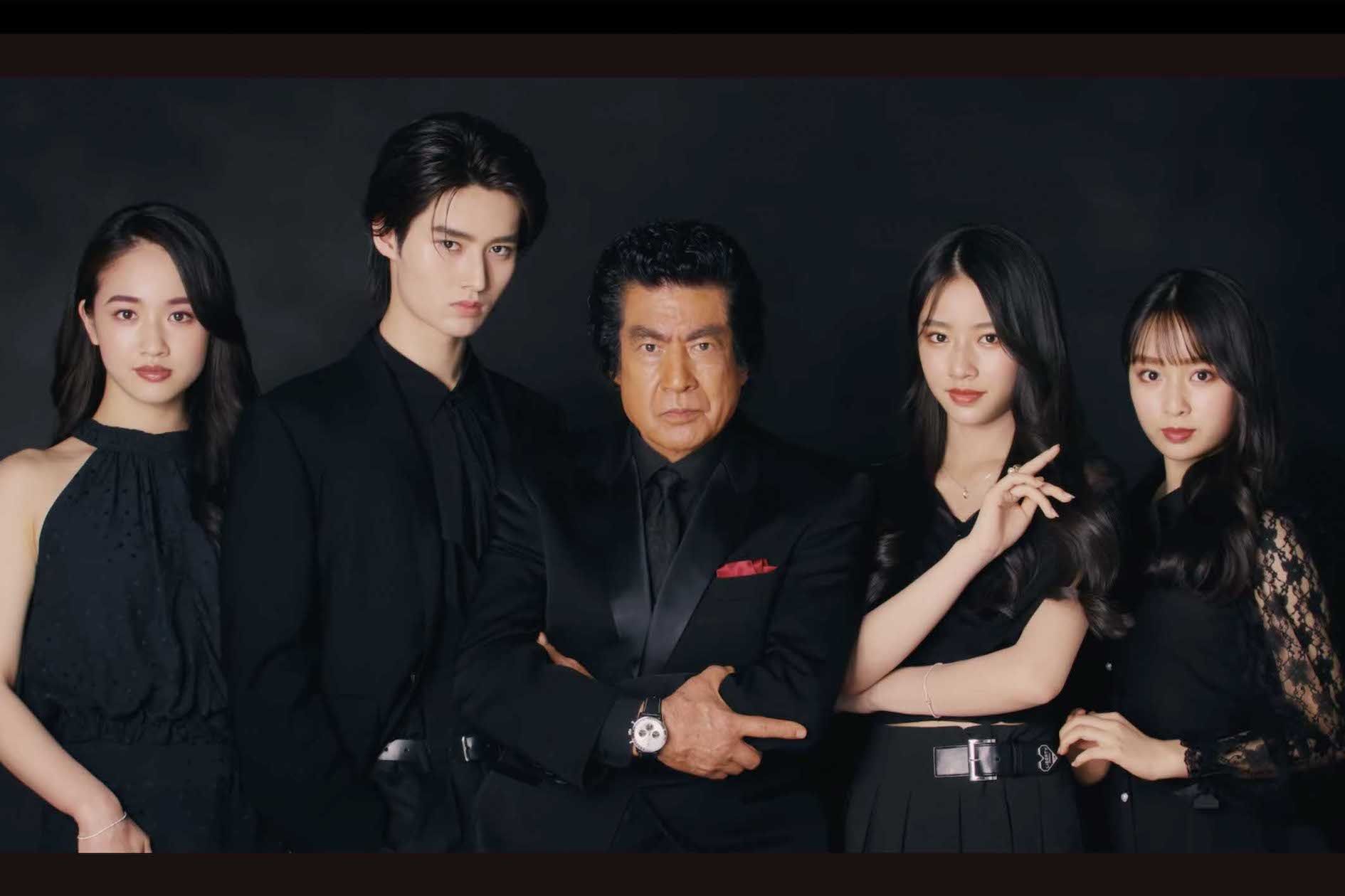 KATE『3DアイブロウカラーZ』のPR動画に起用されている藤岡弘、と子どもたち（YouTubeチャンネル『KaoBeautyBrands【official】』より）