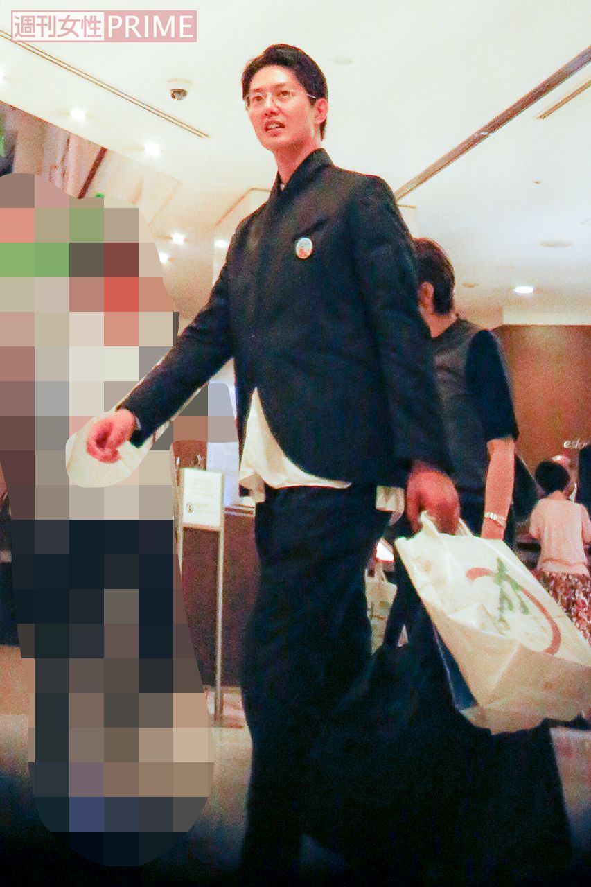 工藤阿須加　周囲のスタッフに「お疲れさまです！」と元気に挨拶をして登場