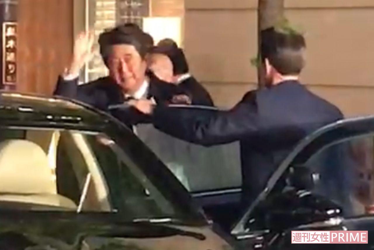 萩生田発言当日の夜、安倍首相は自民党の二階俊博幹事長らと銀座で会食。にこやかな表情で帰っていった