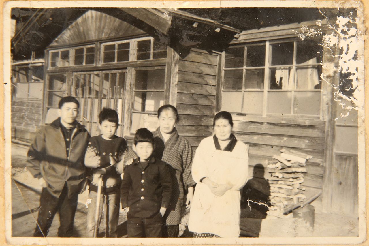 母・セツ子さんの実家でのひとコマ