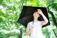 世界初の傘ソムリエが教える「今年の日傘」メンズも愛用、超軽量・高遮光率・雨もしのげる“高機能”傘5選