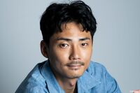 毎熊克哉、最新主演映画『見えない娘 THE INVISIBLES』で三姉妹の父に！明かした俳優人生と私生活の意外な…