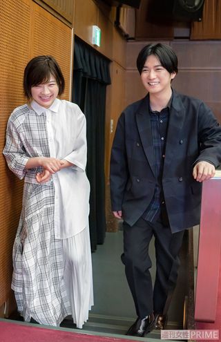 『いいね！光源氏くん』（NHK総合）で共演する千葉雄大と伊藤沙莉　撮影／佐藤靖彦