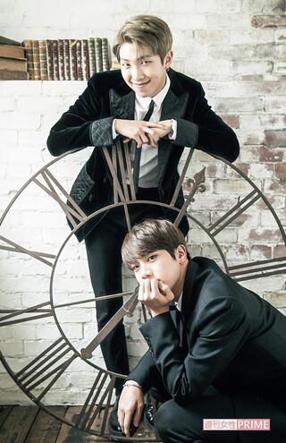 RM（上）とJIN（下） 撮影／週刊女性写真班