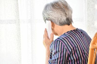 自殺報道のたびに利用者増加の“最後のとりで”『いのちの電話』、人の命と向き合う“顔の見えない相談員”…