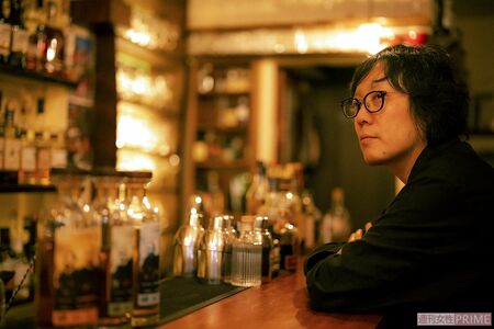 燃え殻さん「僕がよく行くのが飲み屋と中華屋なので、この連載でも出てくる確率が高い場所になるかもしれませんね」　取材協力／出窓BayWindow