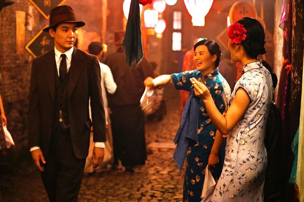 上海の妓楼を訪れる芥川　(c)NHK