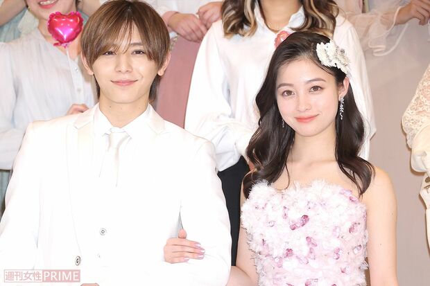 ドラマ「王様に捧ぐ薬指」の制作発表に出席した橋本環奈と山田涼介（Hey!Say!JUMP）