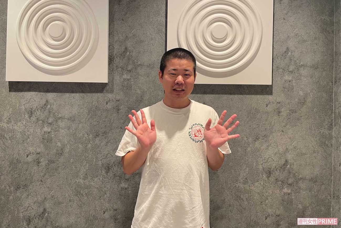 『株式会社パッチューネ』に所属する「港区家賃3万7000円男」ことお笑い芸人の岡田康太