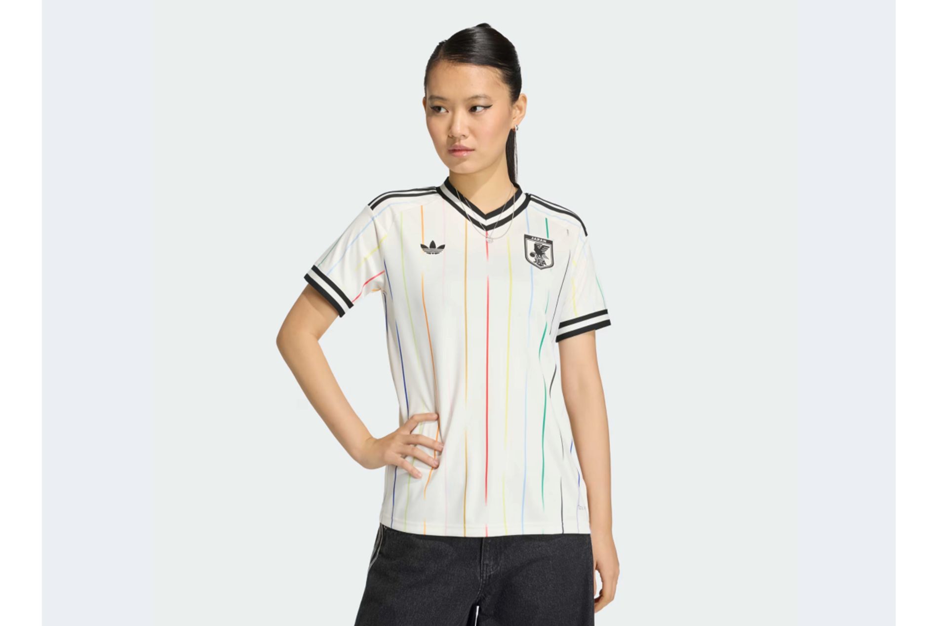 サッカー日本代表アウェーユニホーム（アディダス公式サイトより）